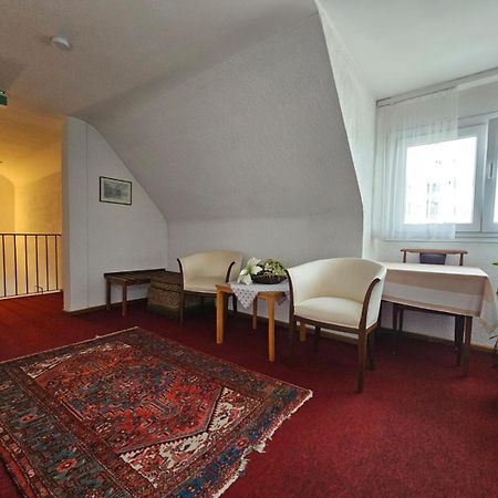 Hotel Haus Isenburg Neu-Isenburg Exteriör bild
