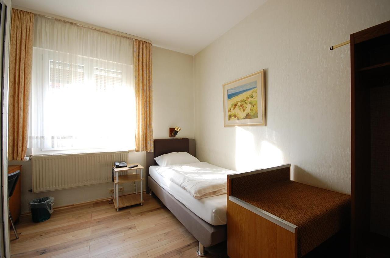 Hotel Haus Isenburg Neu-Isenburg Exteriör bild