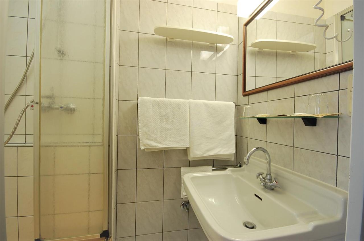 Hotel Haus Isenburg Neu-Isenburg Exteriör bild