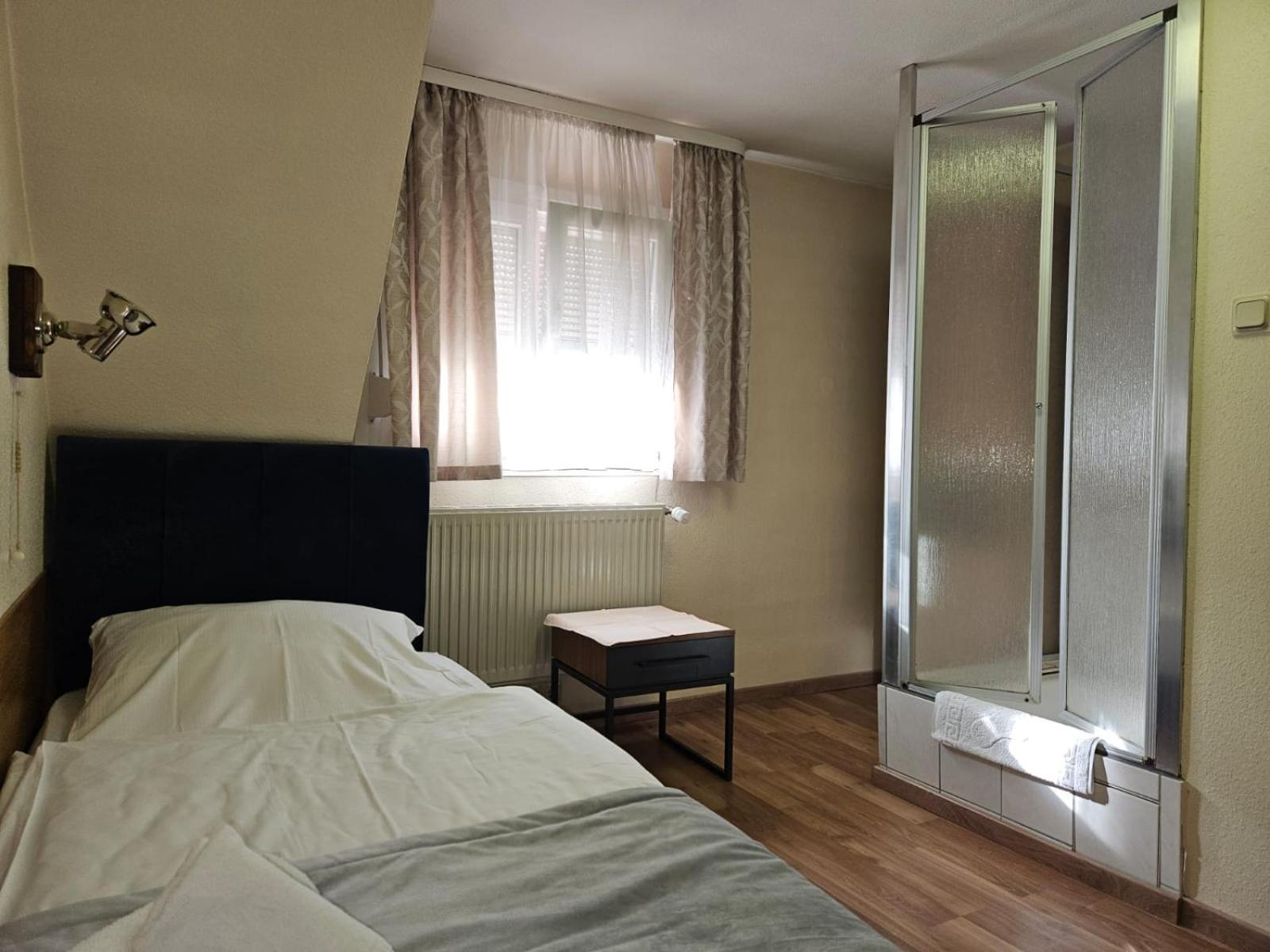 Hotel Haus Isenburg Neu-Isenburg Exteriör bild