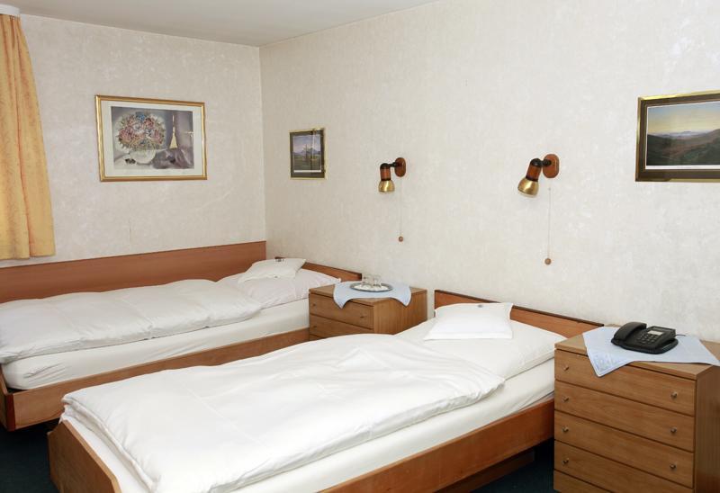 Hotel Haus Isenburg Neu-Isenburg Exteriör bild